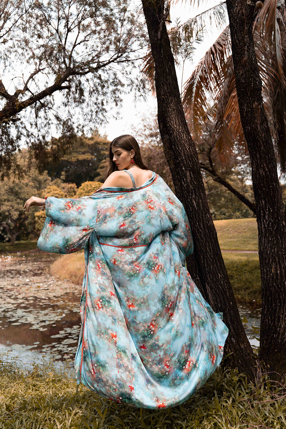 Express your individuality with the Moriko Kimono's unique design, blending traditional craftsmanship with modern sensibility to create a look that's all your own.