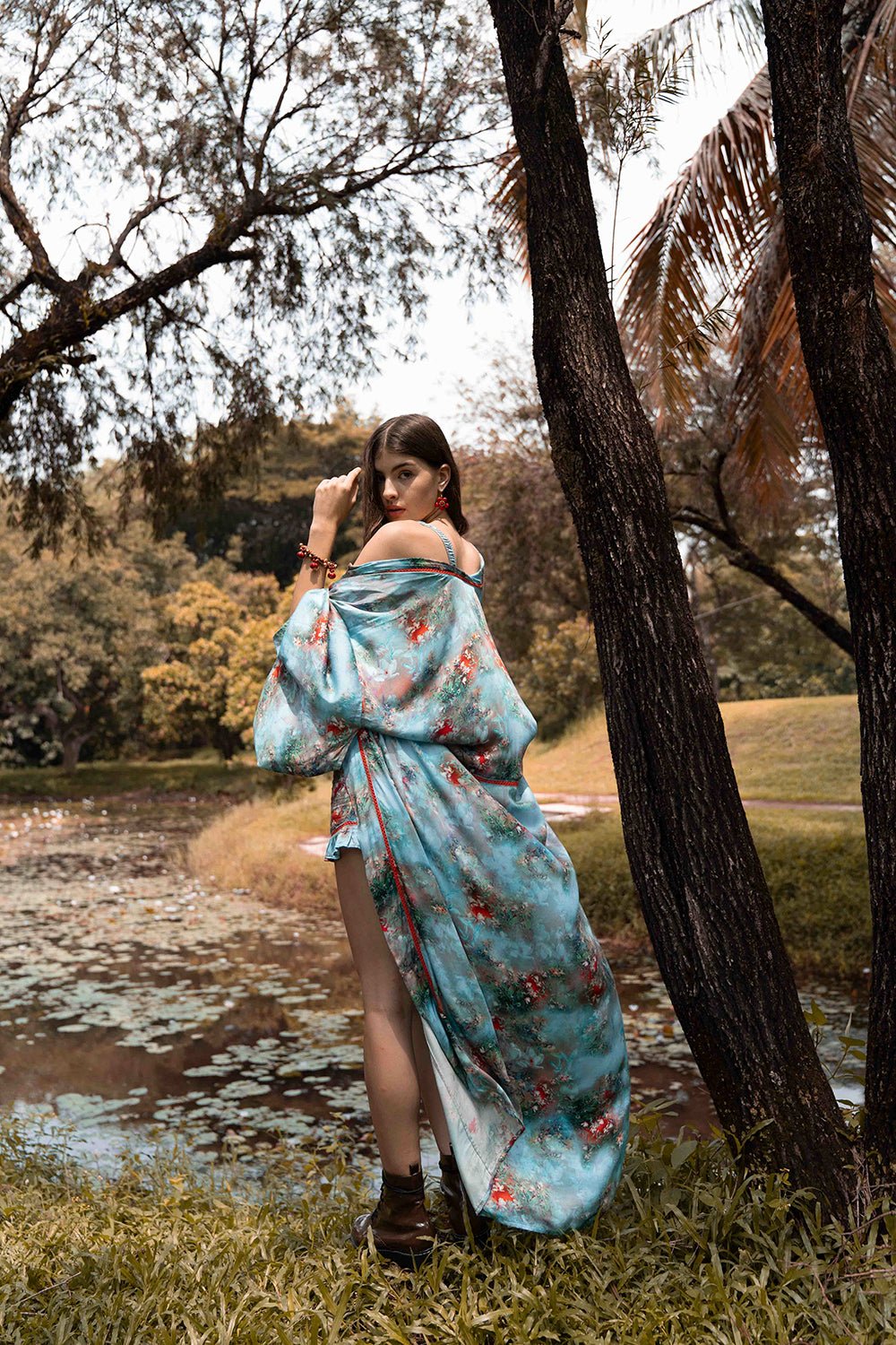 Elevate your wardrobe with the Moriko Kimono's effortless charm and timeless allure, expertly designed to capture the essence of modern boho chic.